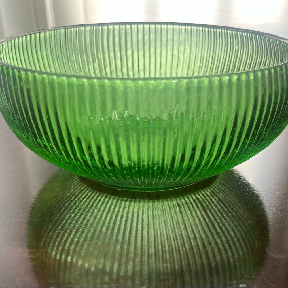 Beautiful Vintage E.O. Brody Co. Emerald Green Ribbed Glass Bowl